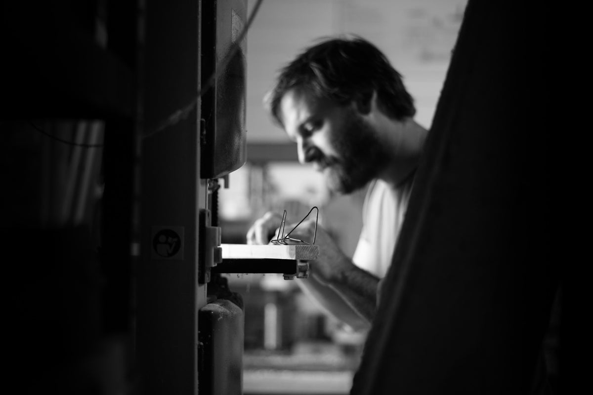 Jakob Schenk in der Werkstatt